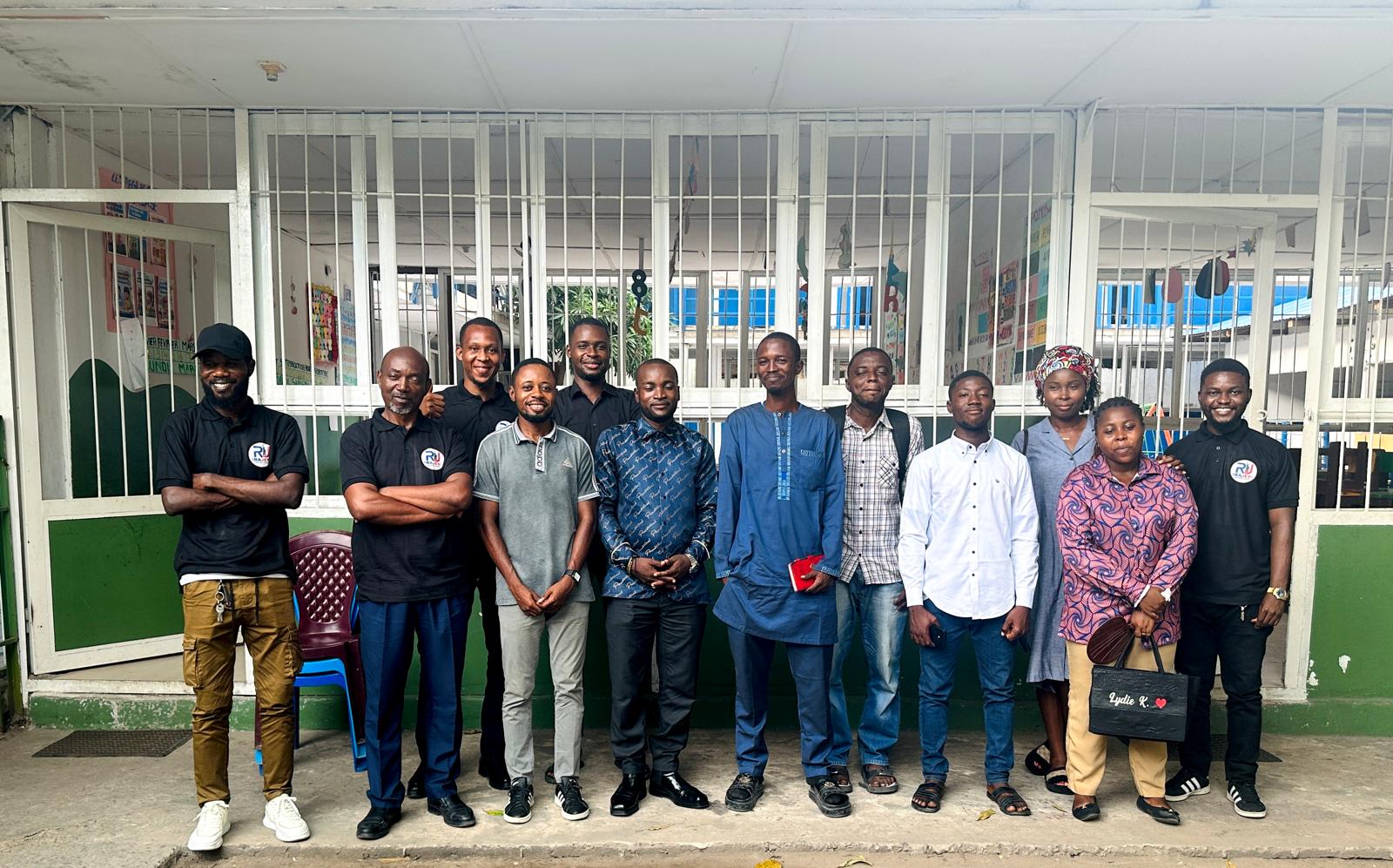 L'équipe Rajey Training Center avec ses étudiants à Kinshasa